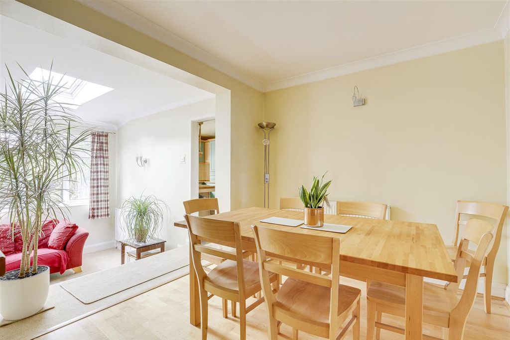 Property photo 2 of 31