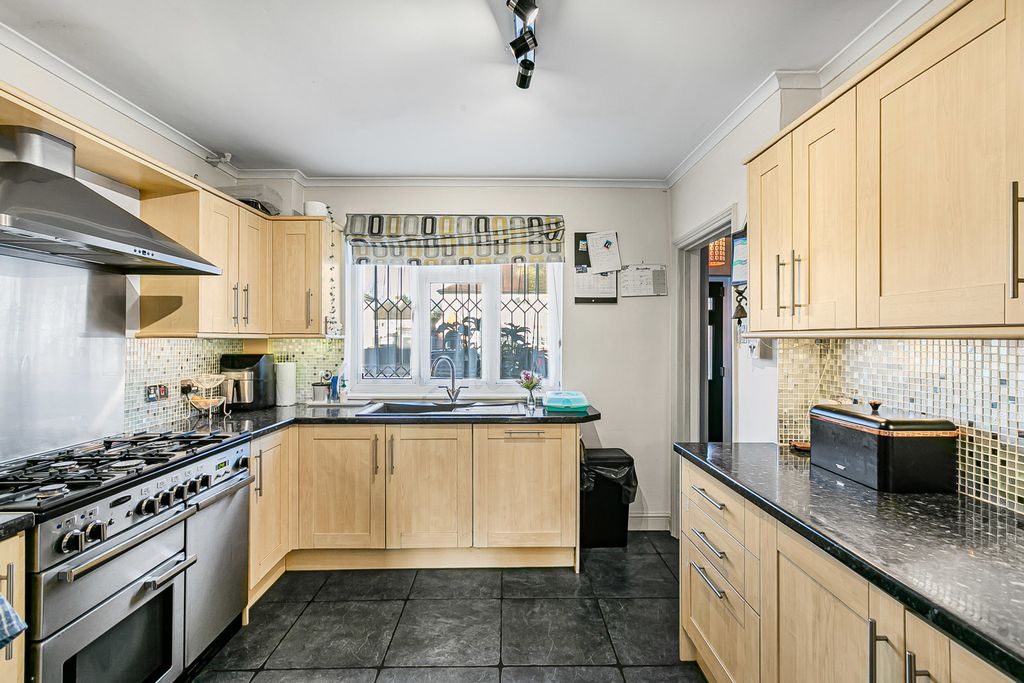 Property photo 3 of 26 Kitchen