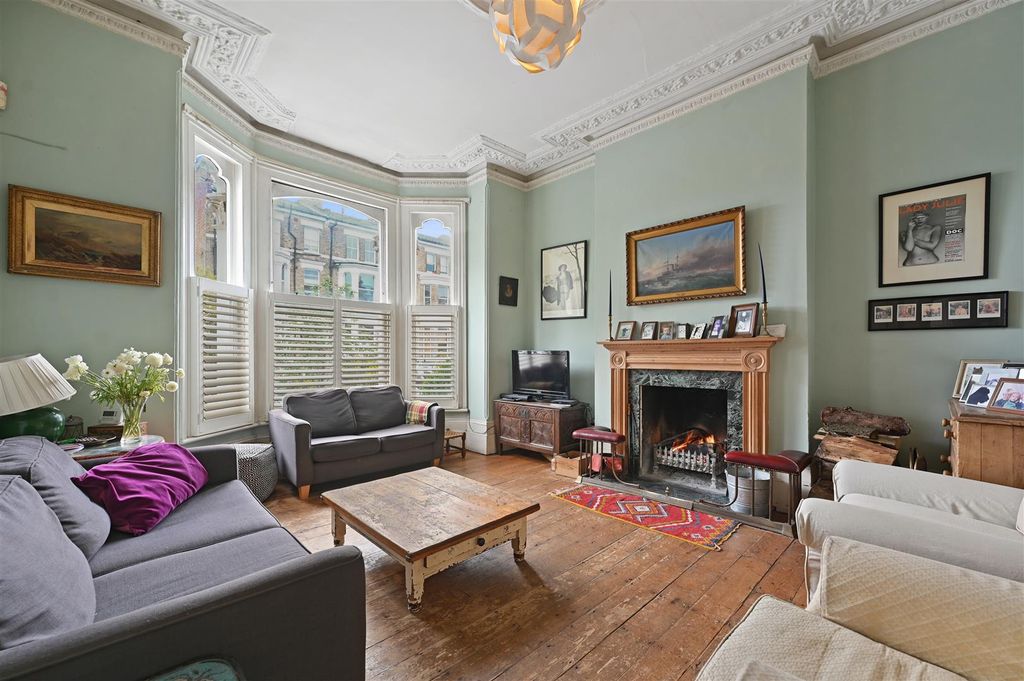 Property photo 1 of 14 Coverdale Road