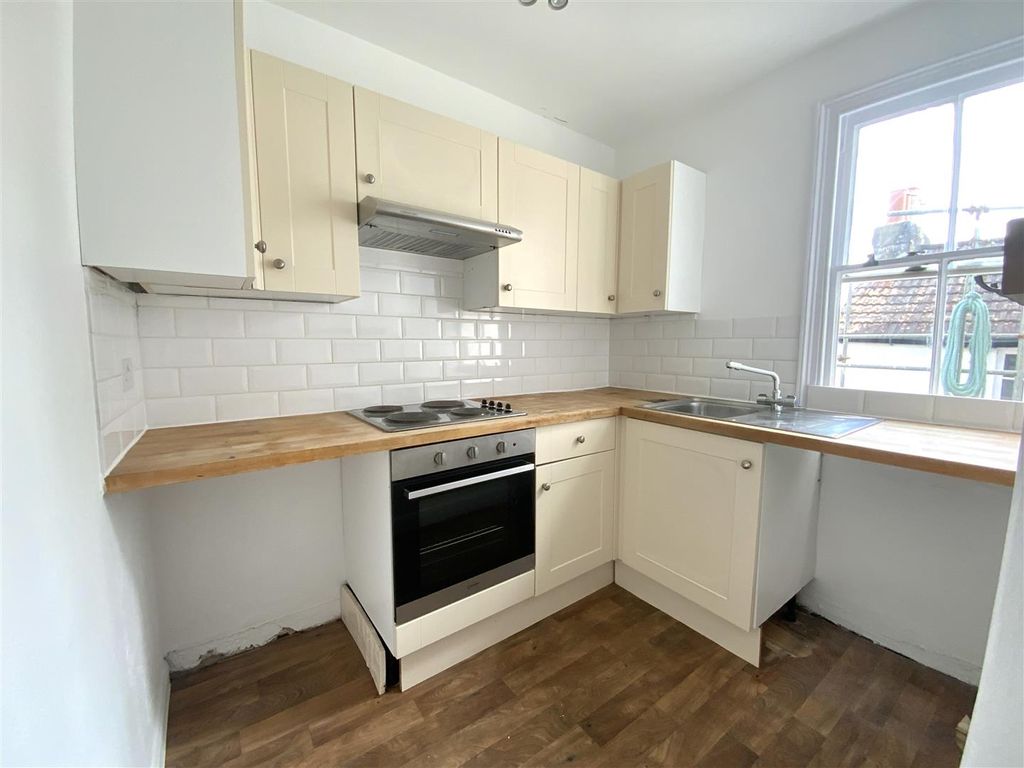 Property photo 2 of 5 4B6Treze6O6Rzrvlcvthwtviczs.Jpeg