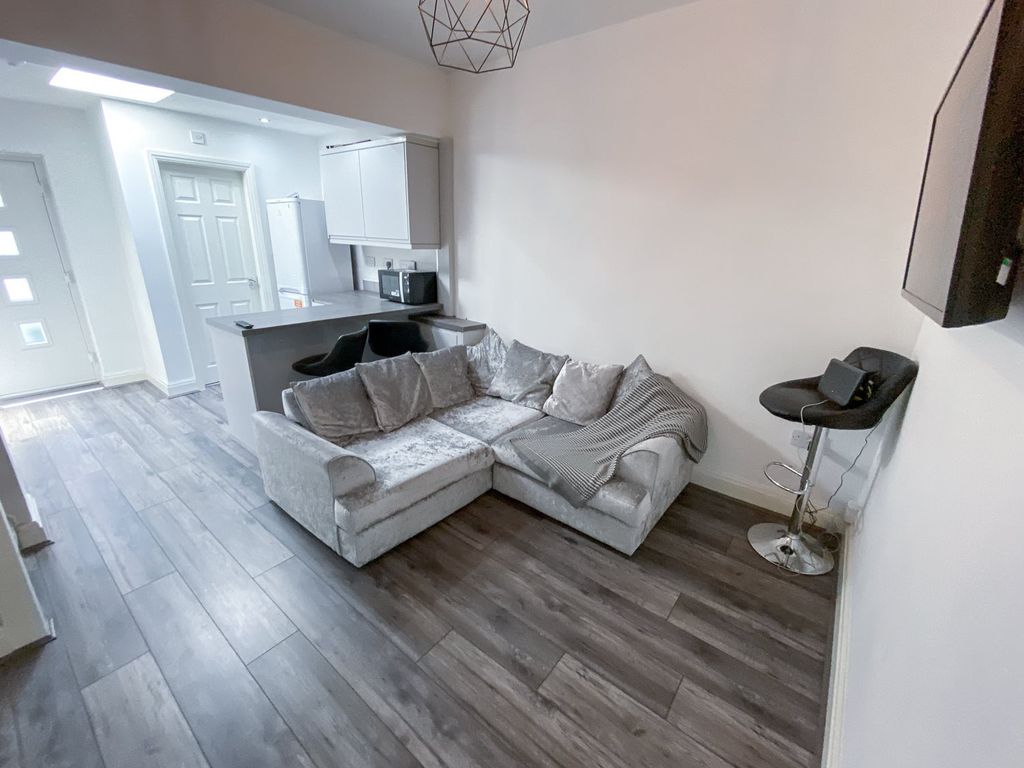 Property photo 2 of 5 1-2