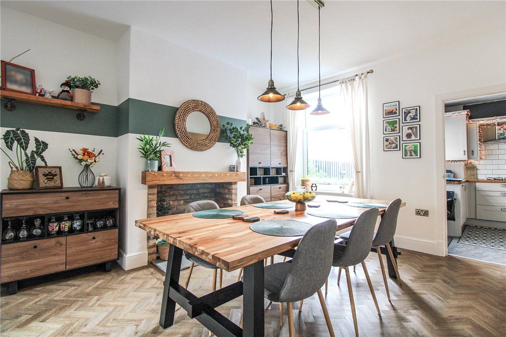 Property photo 3 of 19 Dining Room