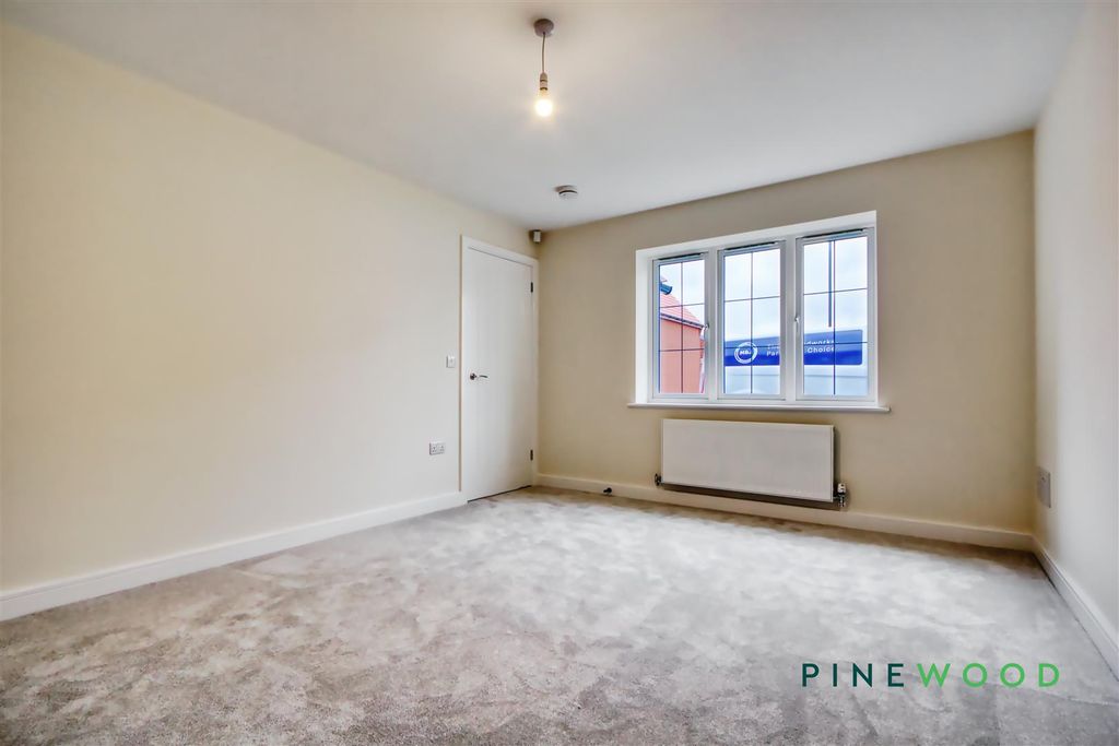 Property photo 3 of 22 Lounge