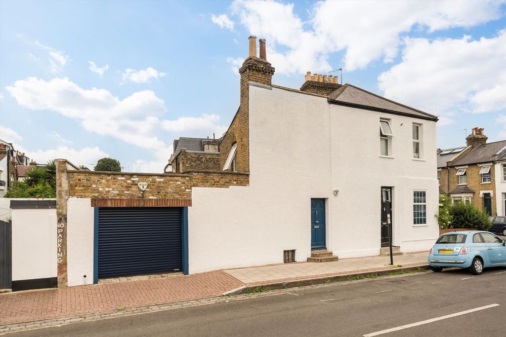 Property photo 1 of 11