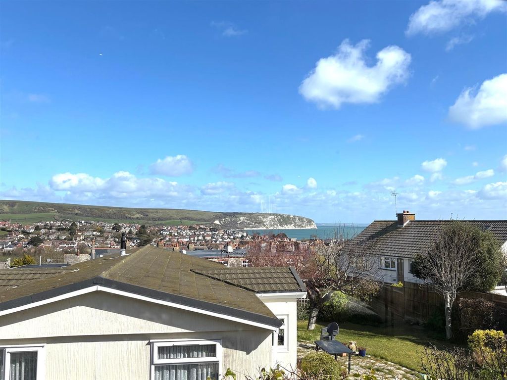 Property photo 2 of 21 4317 Loungeview.Jpeg