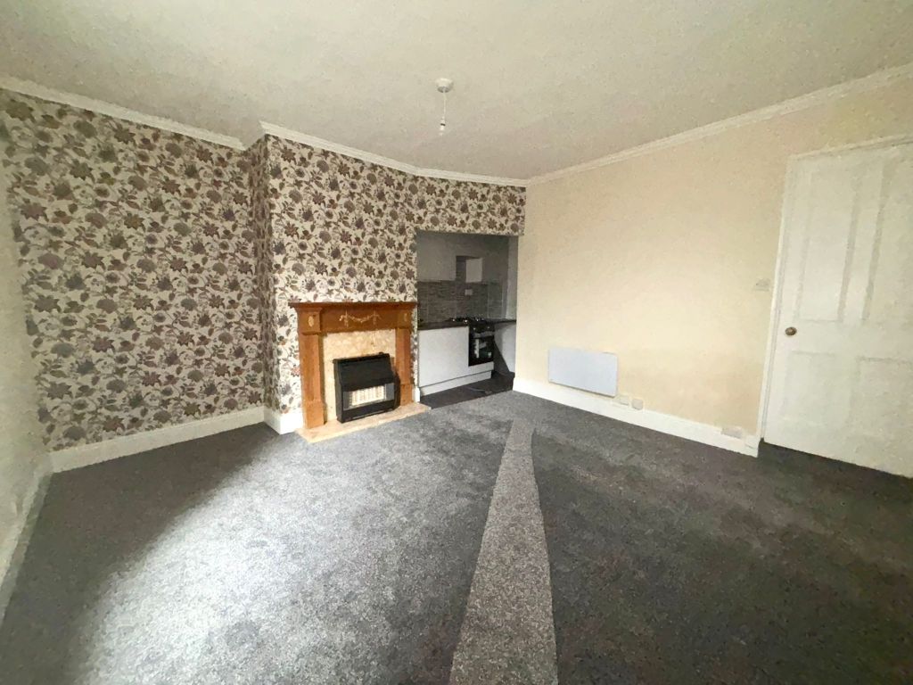 Property photo 1 of 11 Living Room
