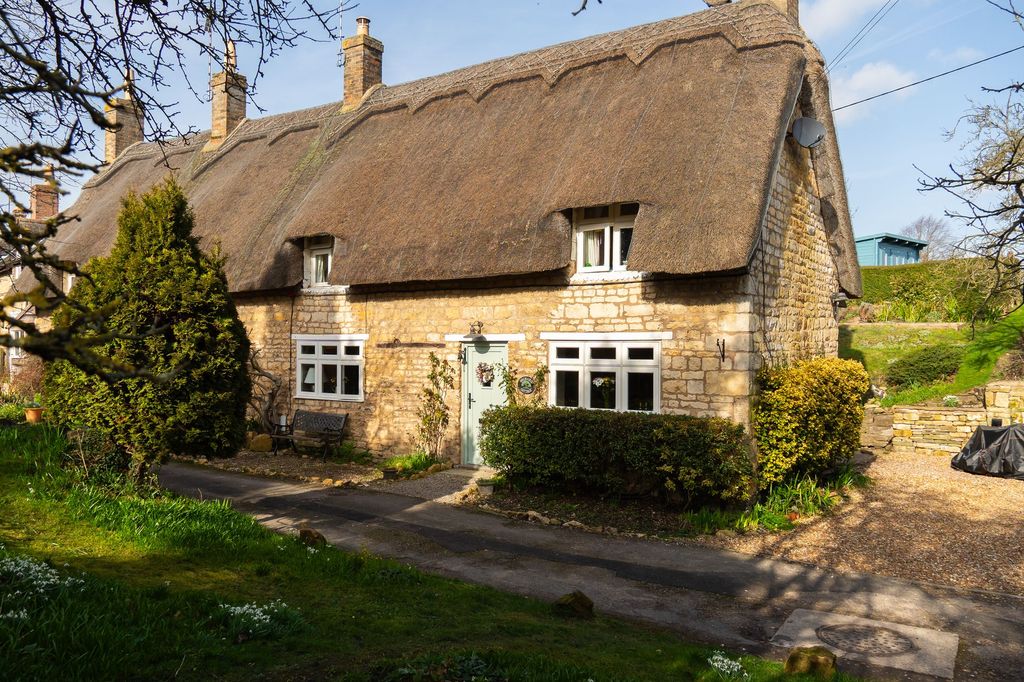 Property photo 2 of 34