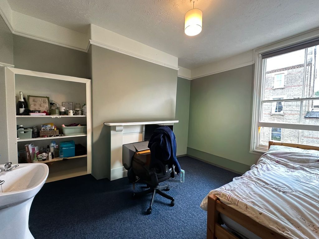 Property photo 3 of 12 Room
