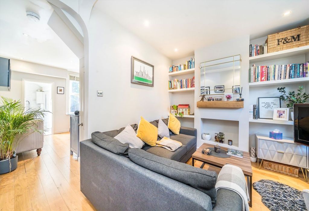 Property photo 3 of 11