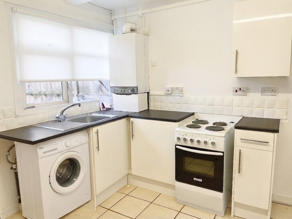 Property photo 2 of 11 Kitchen.Jpg