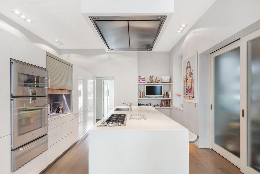 Property photo 2 of 30