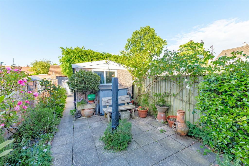 Property photo 2 of 21 Garden A.Jpg