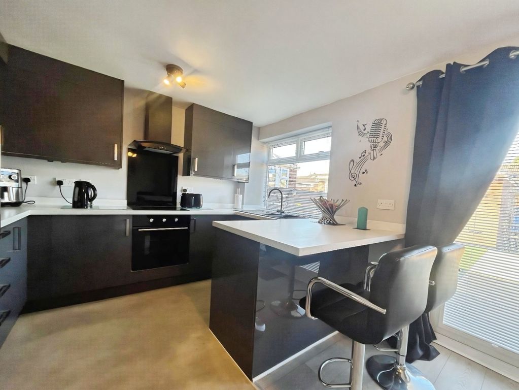 Property photo 2 of 14 4698701