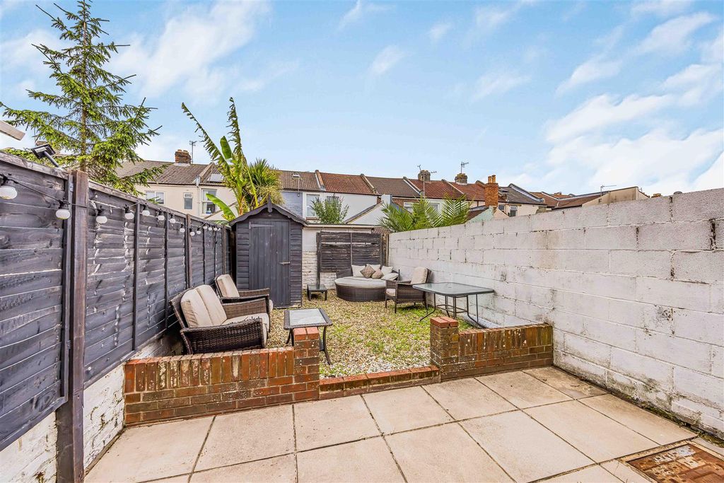 Property photo 3 of 14 26 Farlington Road, Copnor-Small-Porticomarketing-