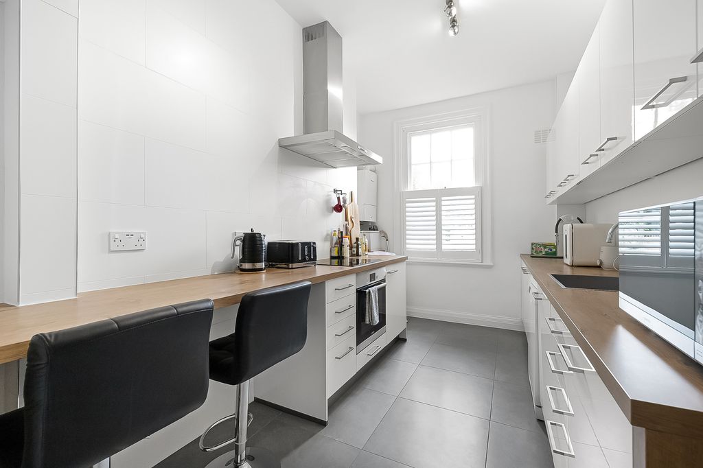 Additional image 5 of 3 bed flat for saleBroadway, Oxted RH8