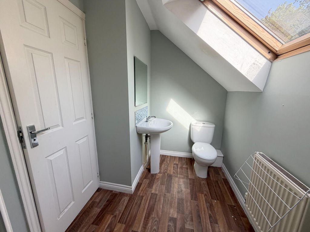 Property photo 3 of 9 Ensuite