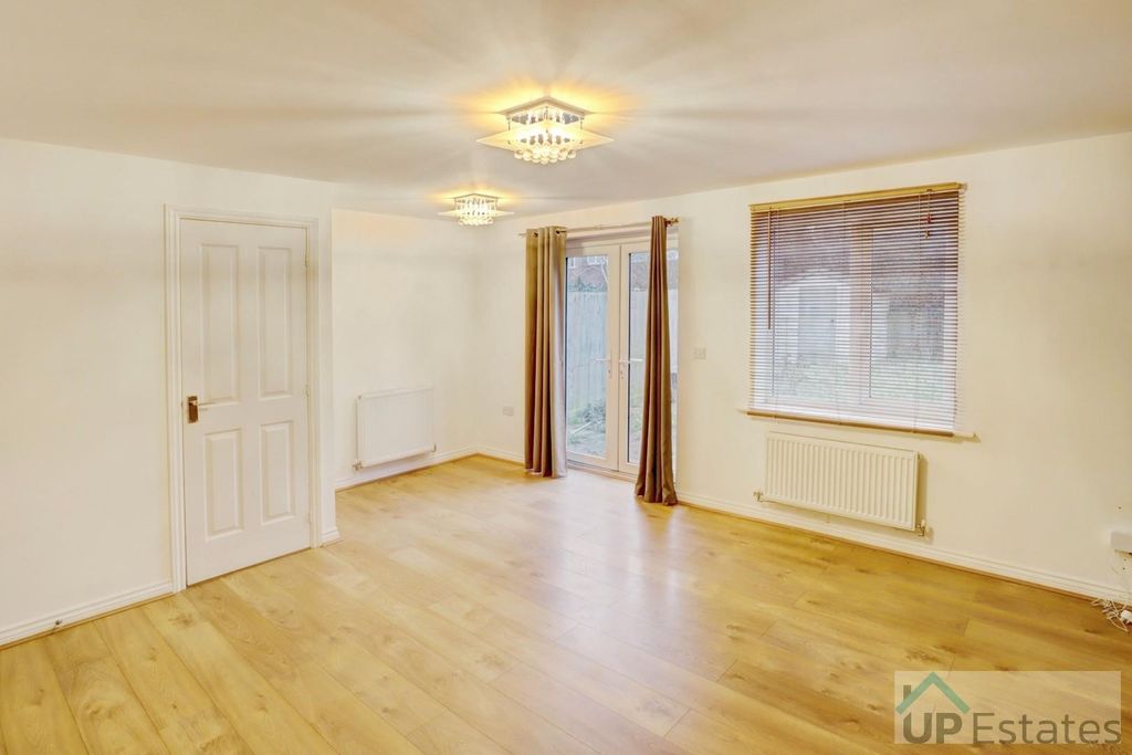 Property photo 3 of 13 Lounge/Diner