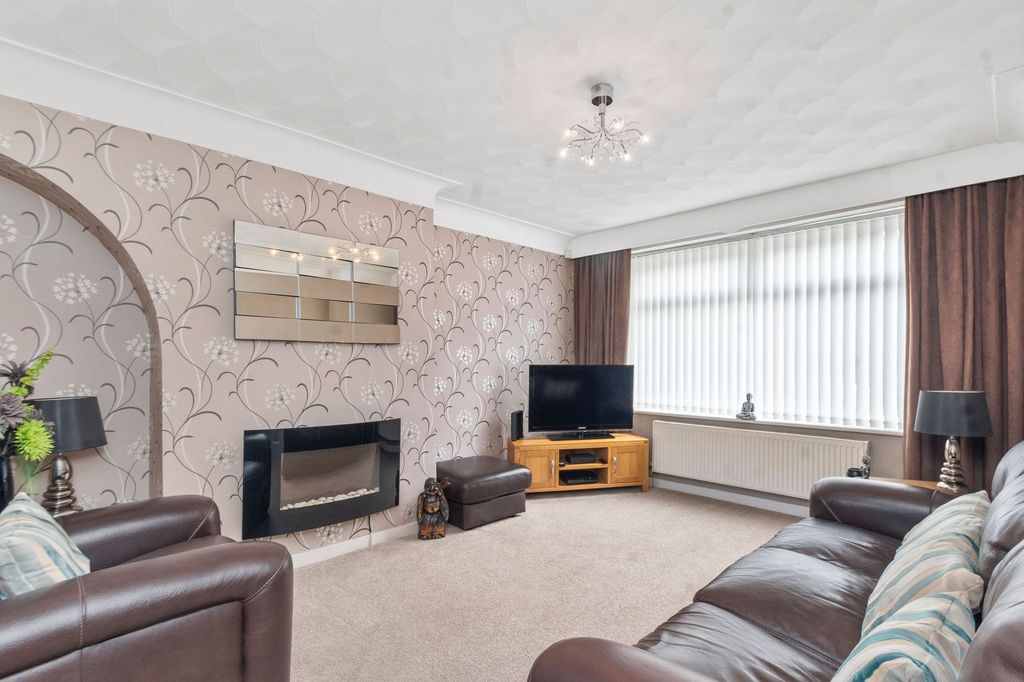 Property photo 2 of 25