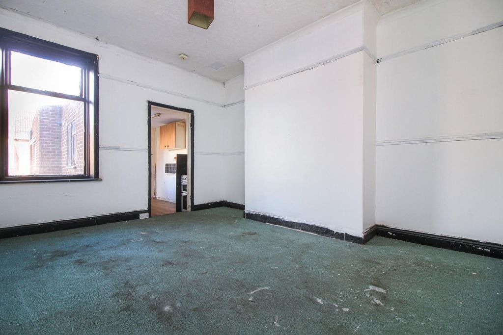 Property photo 2 of 11 3