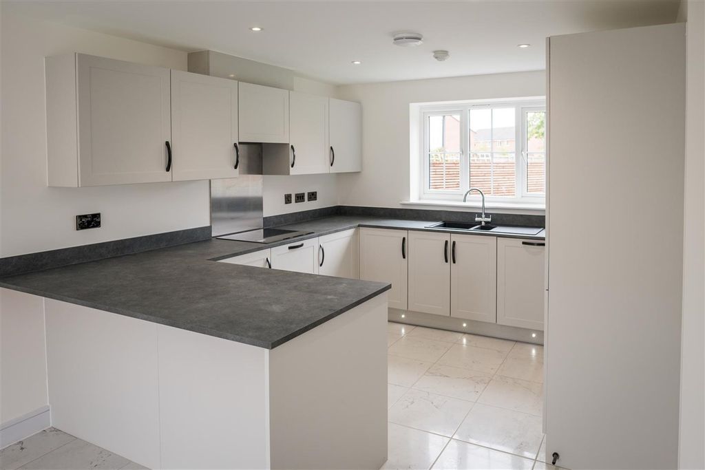 Property photo 2 of 19 Kitchen