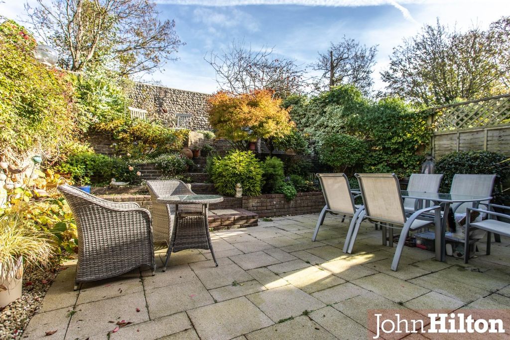 Property photo 2 of 26 Beacon Court-31.Jpg