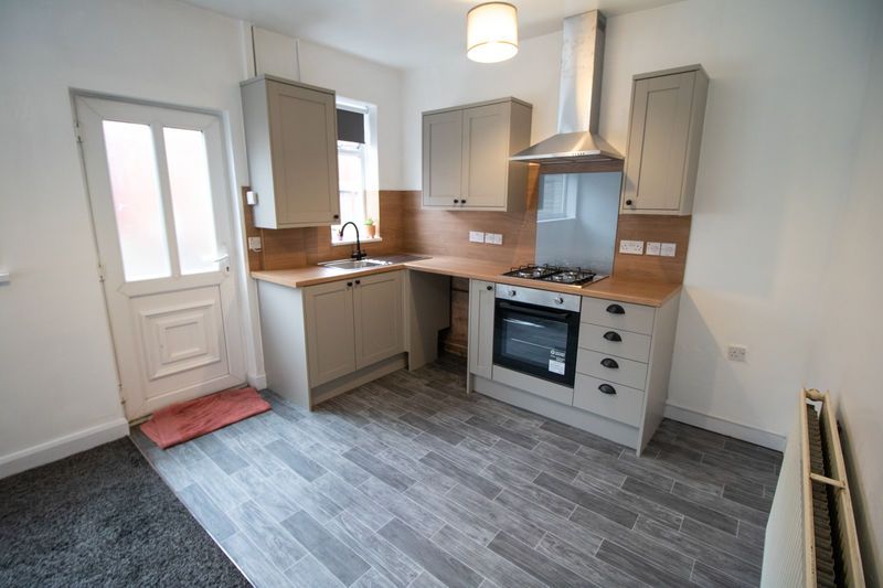 Property photo 3 of 10 Kitchen