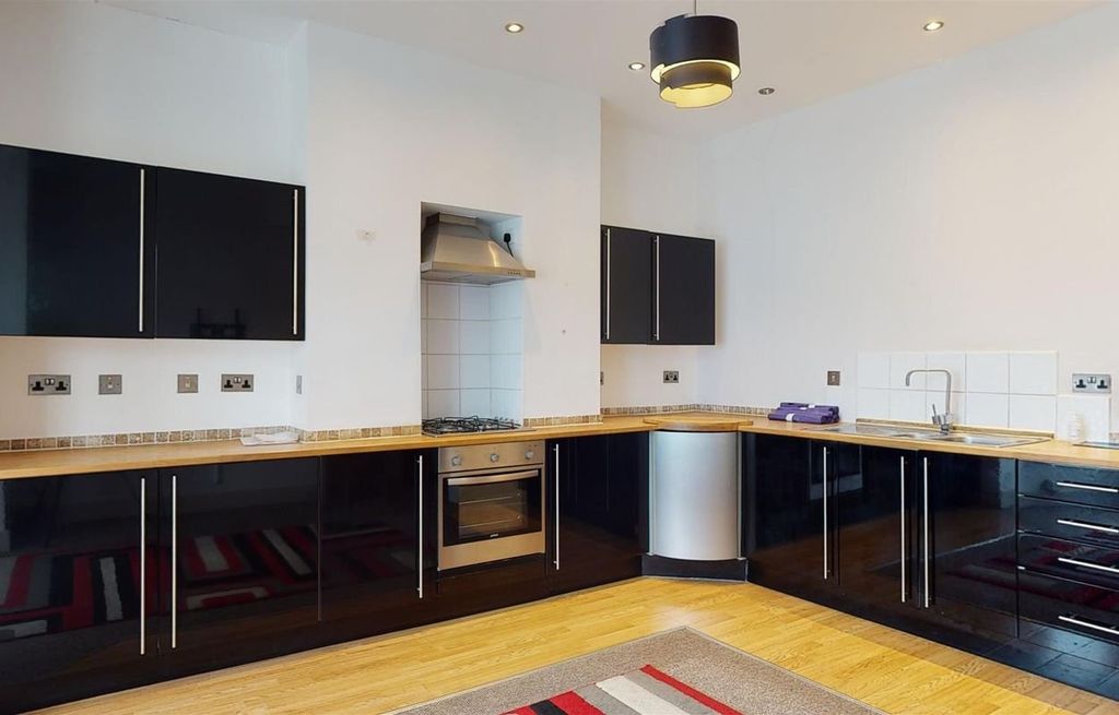 Property photo 3 of 8 Picture 3