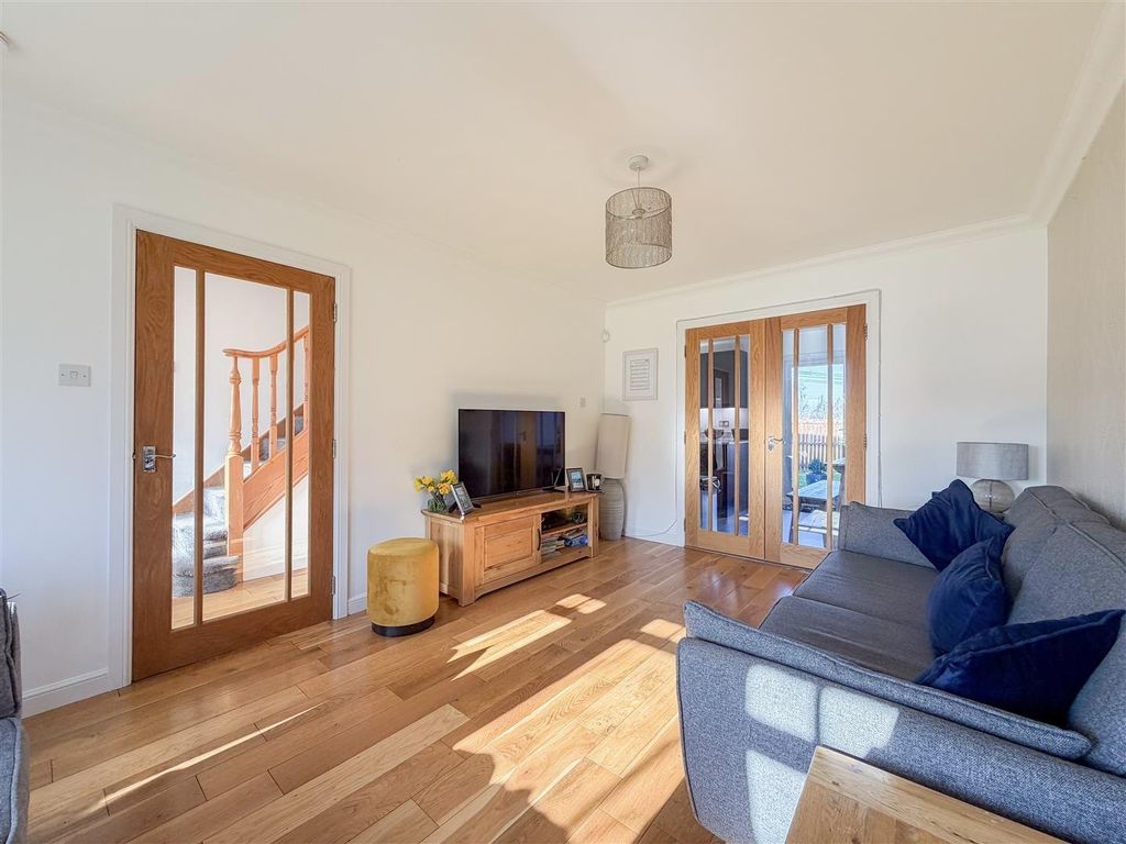 Property photo 2 of 28 Lounge