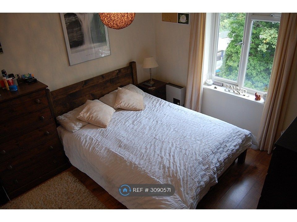 Property photo 2 of 10 Main Bedroom (Furniture Excluded)