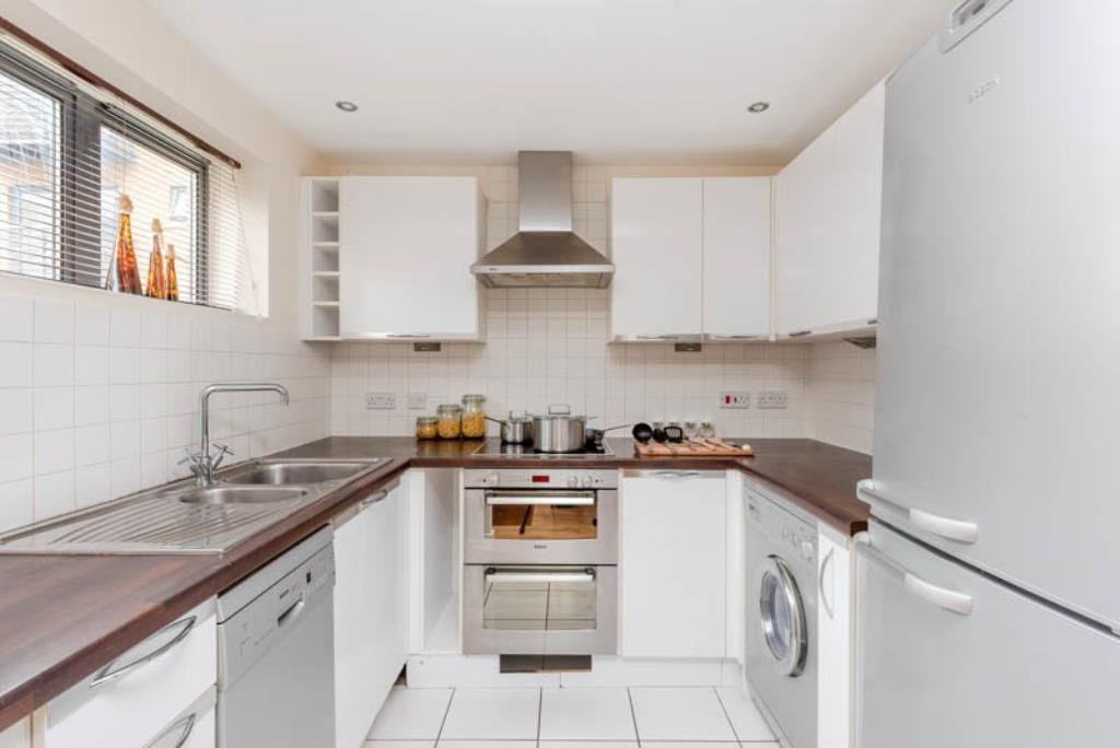 Property photo 3 of 9 Kitchen