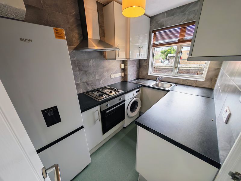 Property photo 2 of 8 Photo 4