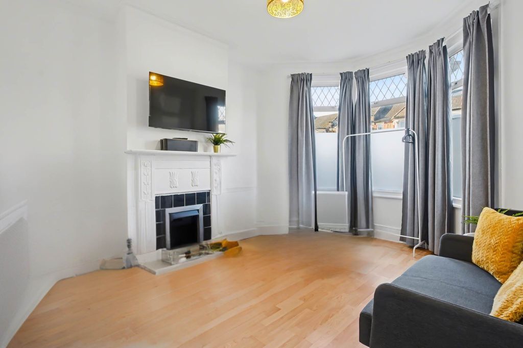 Property photo 2 of 8