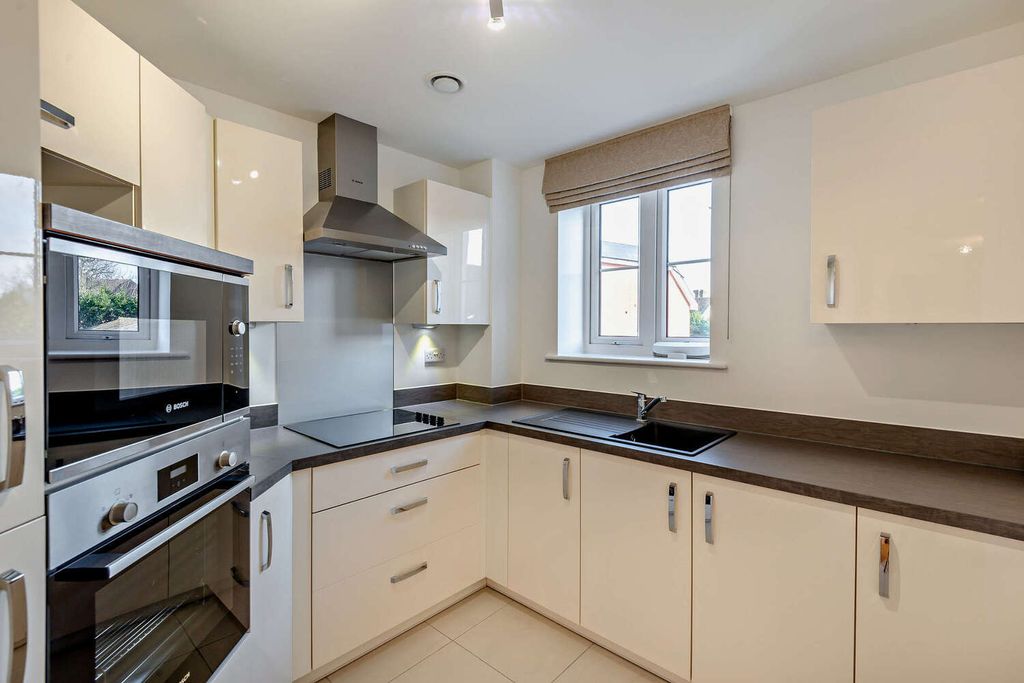 Property photo 3 of 9 Kitchen