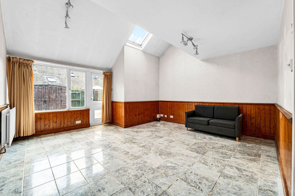 Property photo 2 of 9