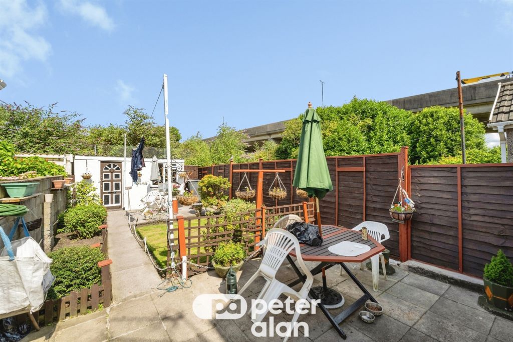 Property photo 2 of 12