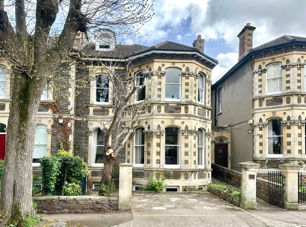 Property photo 1 of 18 External