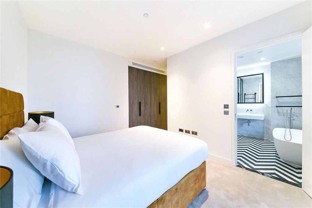 Property photo 3 of 13 Principal Bedroom