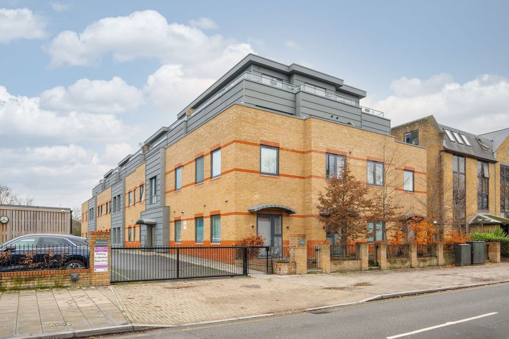 Property photo 3 of 6