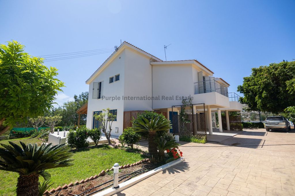 Property photo 1 of 32