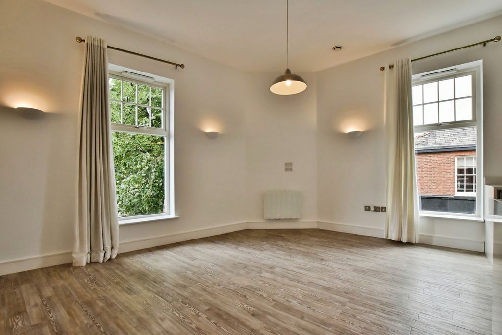 Property photo 3 of 17 Photo