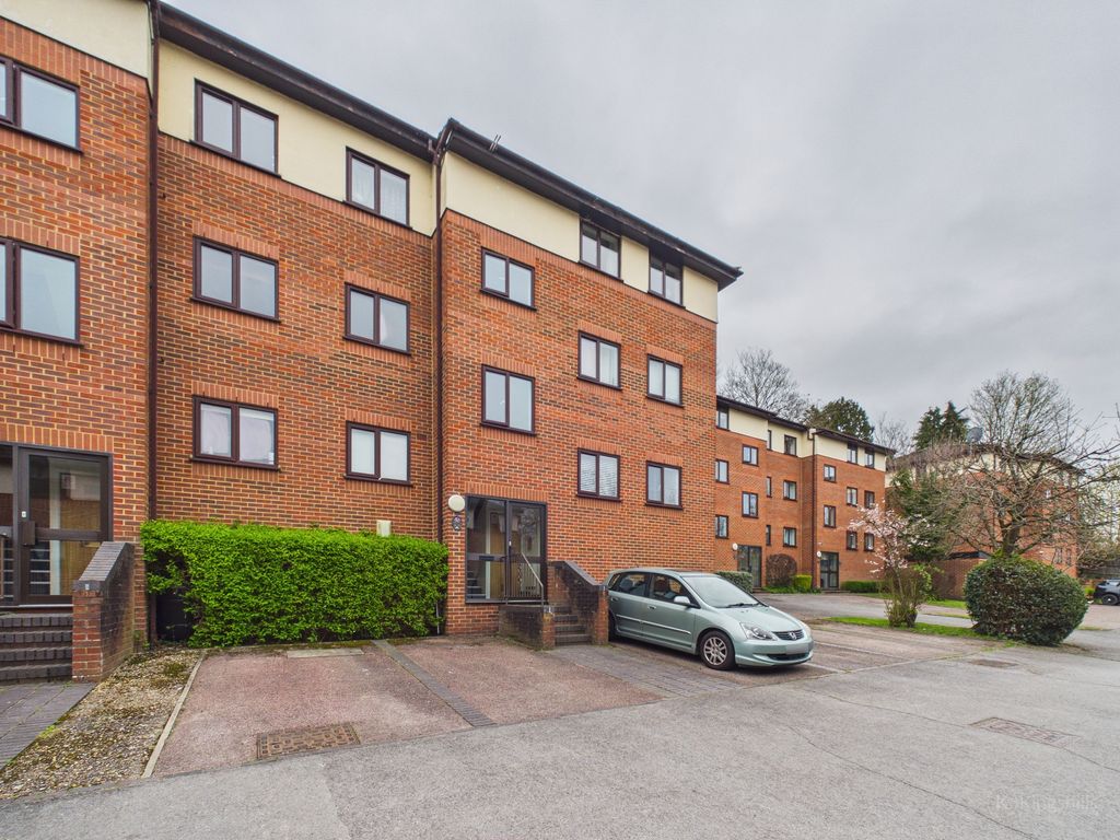 Property photo 1 of 8 Cam02136G0-Pr0570-Still003