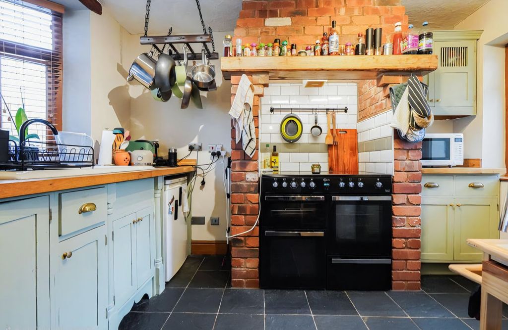 Property photo 3 of 29 Kitchen Area