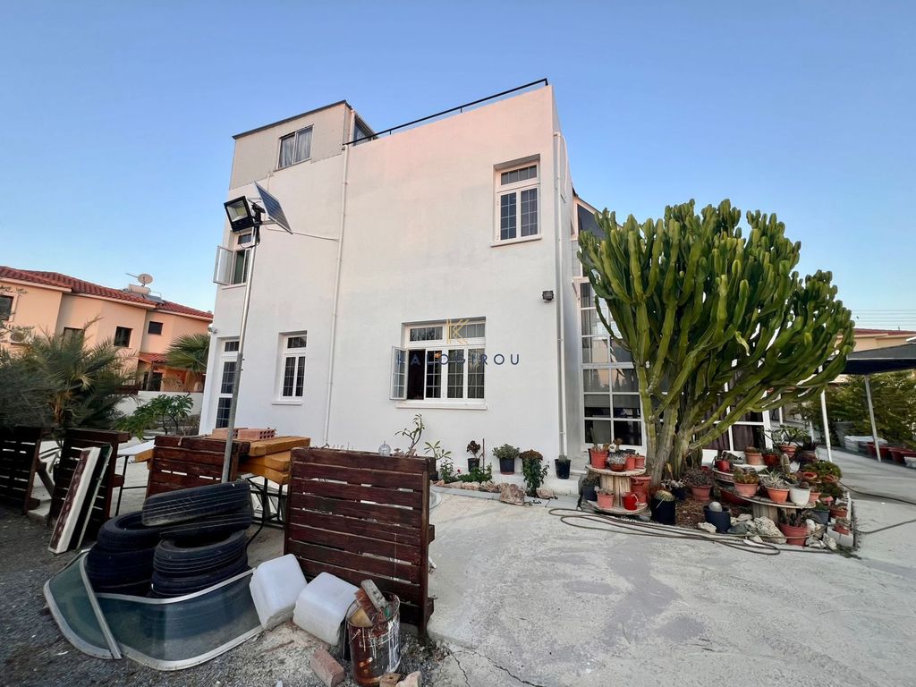 Property photo 2 of 38