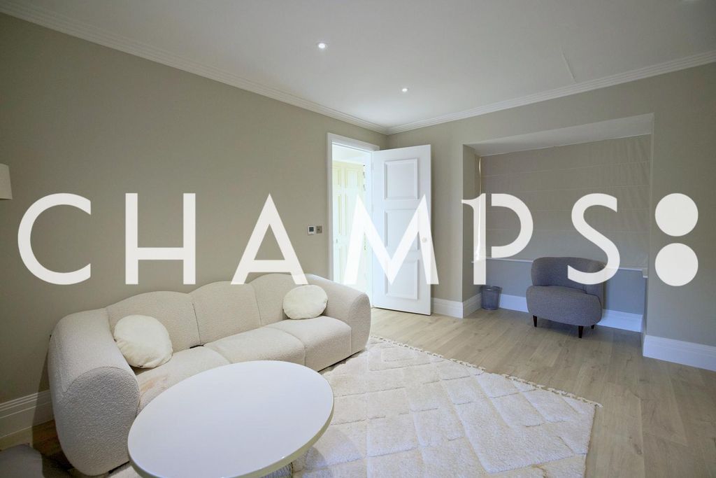 Property photo 1 of 7 5 Bed Town House To Rent Whistler Drive, Barnet En4 0By