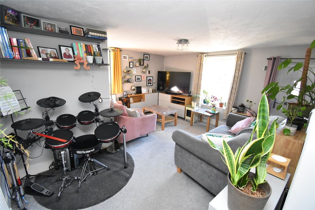 Property photo 3 of 19 Picture No. 06