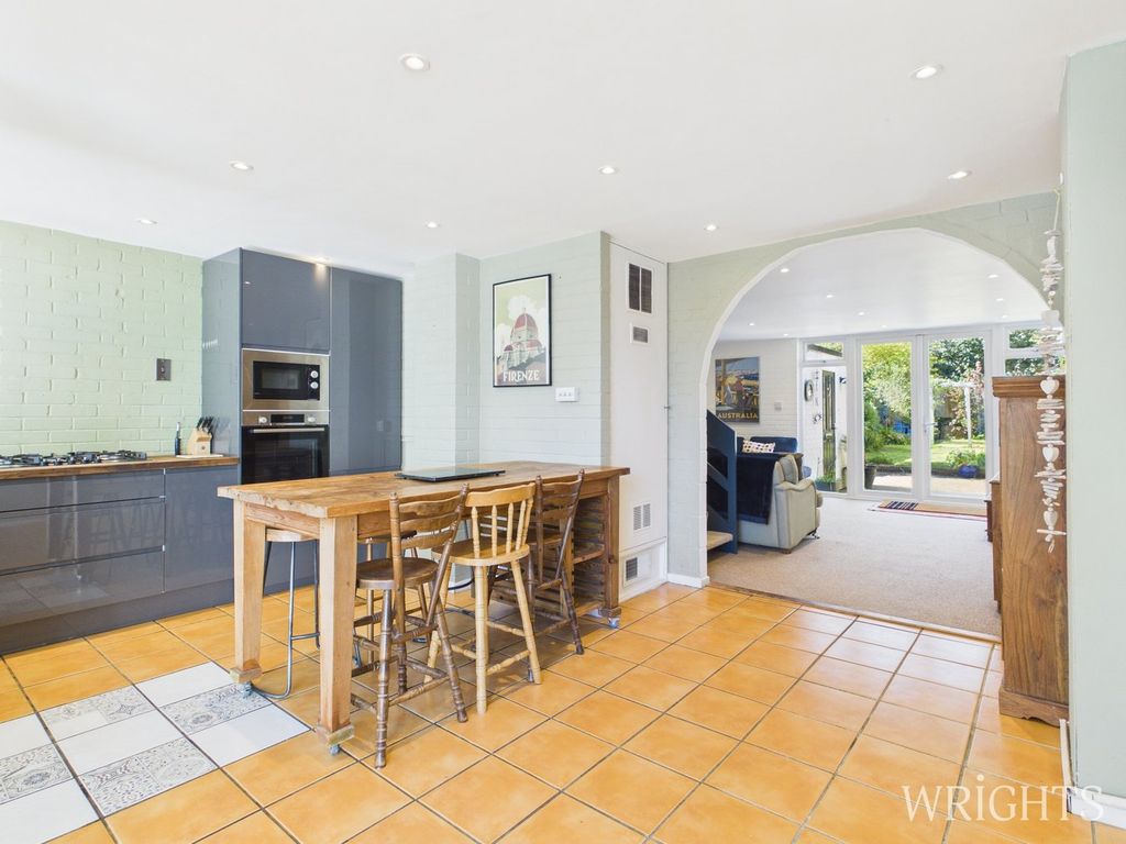 Property photo 2 of 25