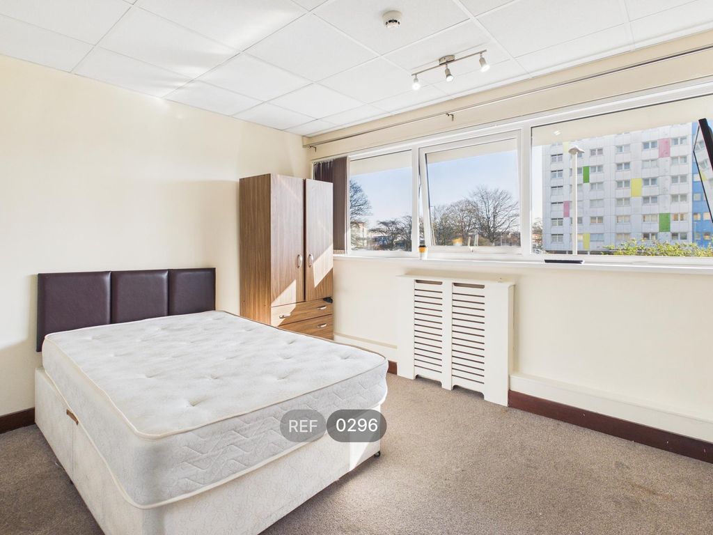 Property photo 3 of 10 Bedroom