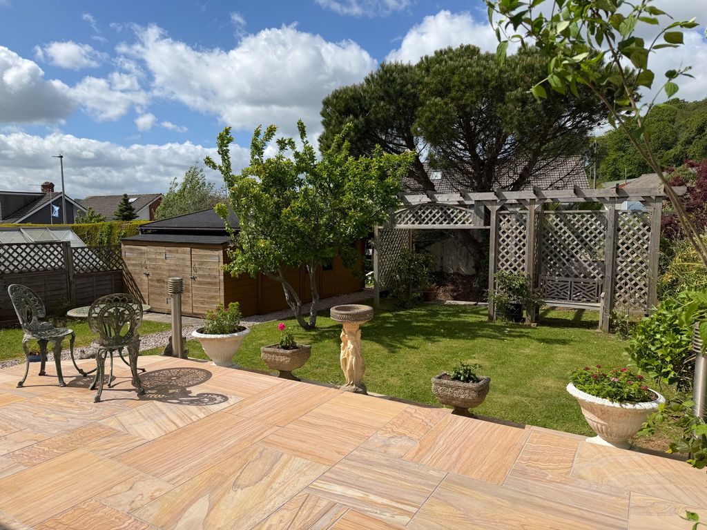Property photo 2 of 27