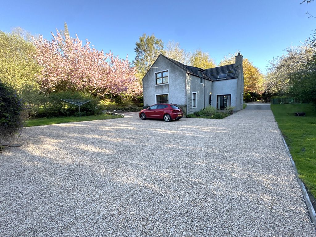 Property photo 2 of 28