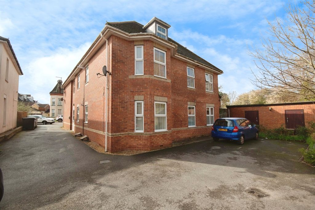 Property photo 2 of 22